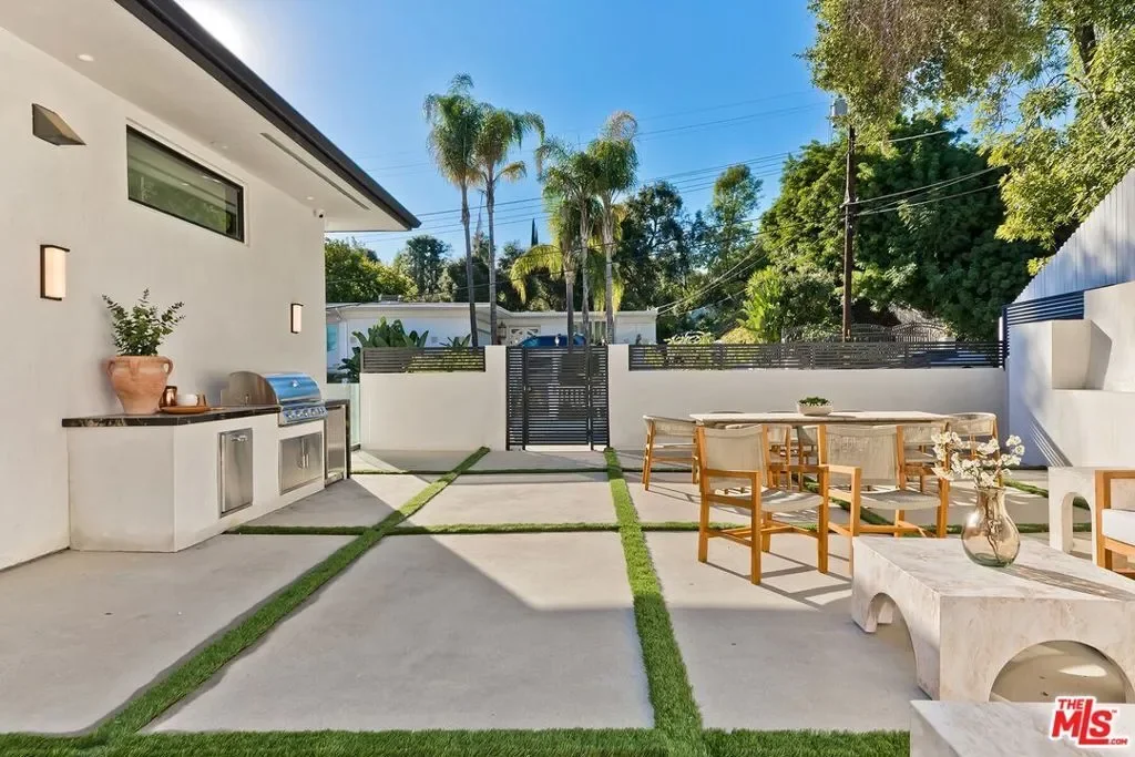 16879 Mooncrest Drive, Los Angeles, California, United States. - Photo 13
