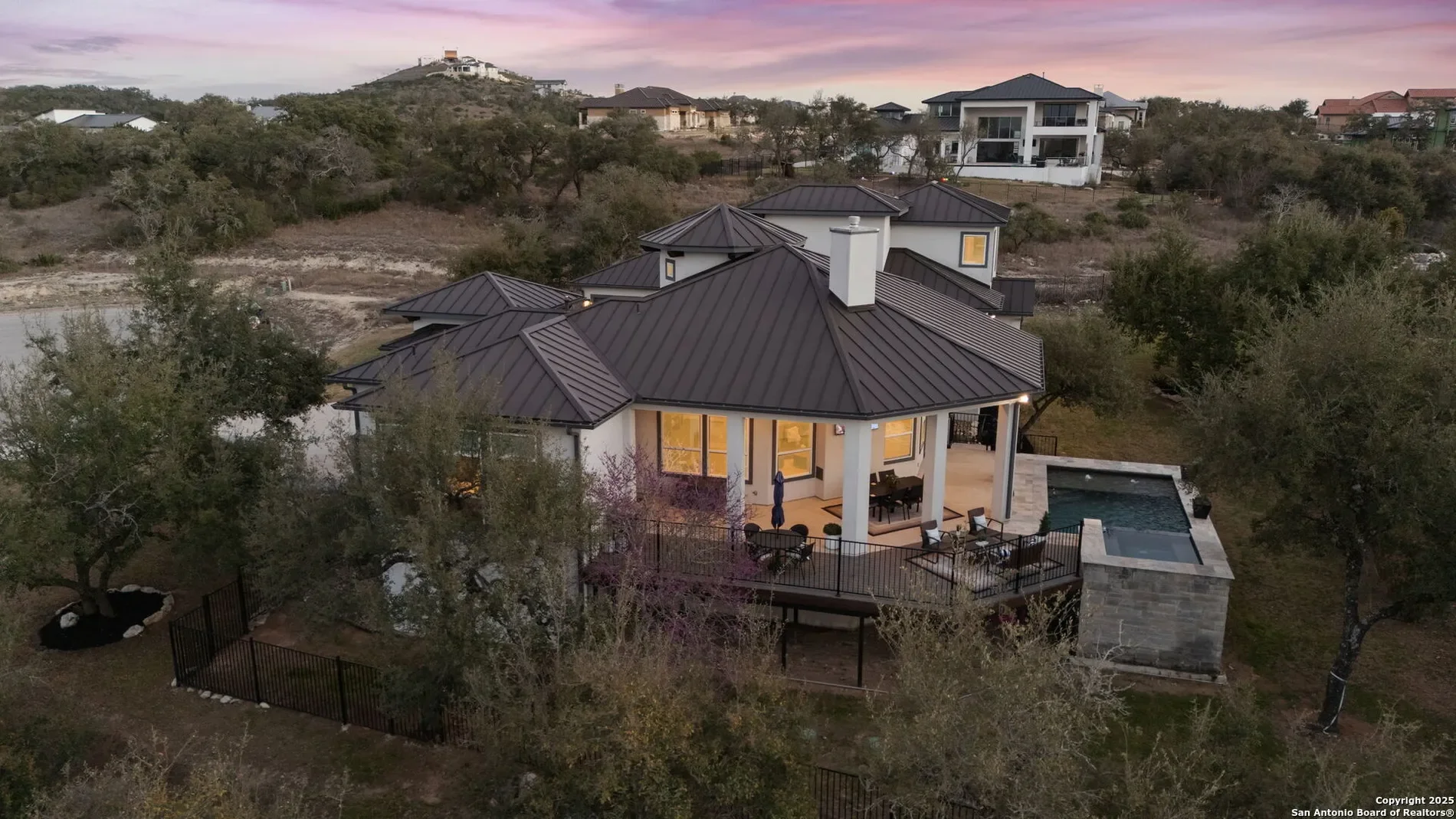 Exterior photo 7