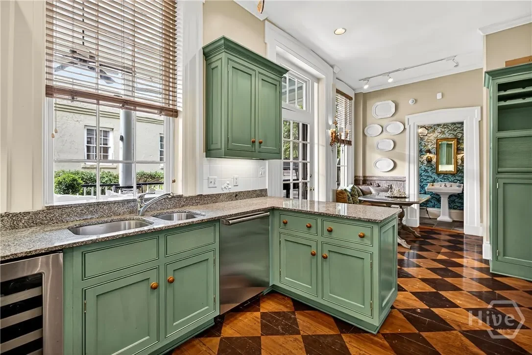 203 W Charlton Street, Savannah, Georgia, United States. - Photo 11