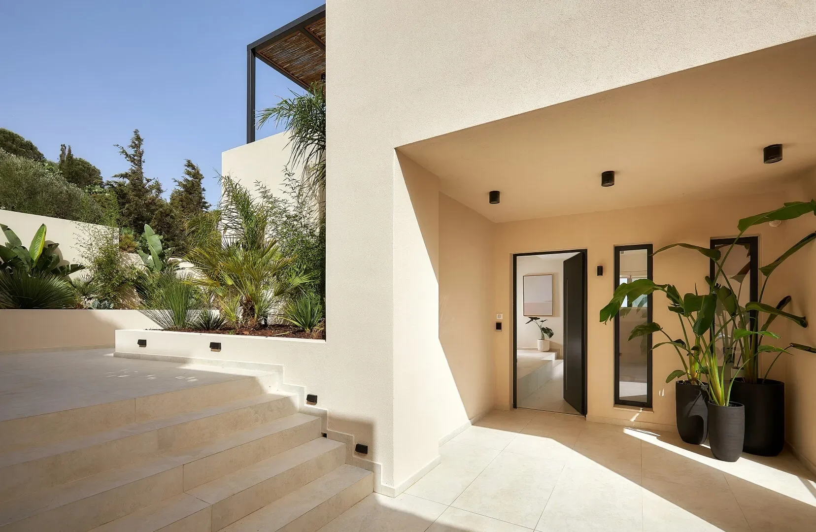 Exterior photo 3