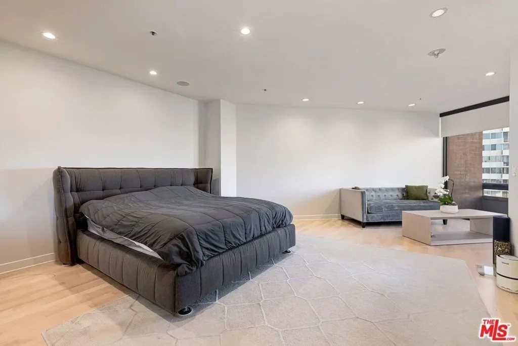 10430 Wilshire Boulevard 803, Los Angeles, California, United States. - Photo 3