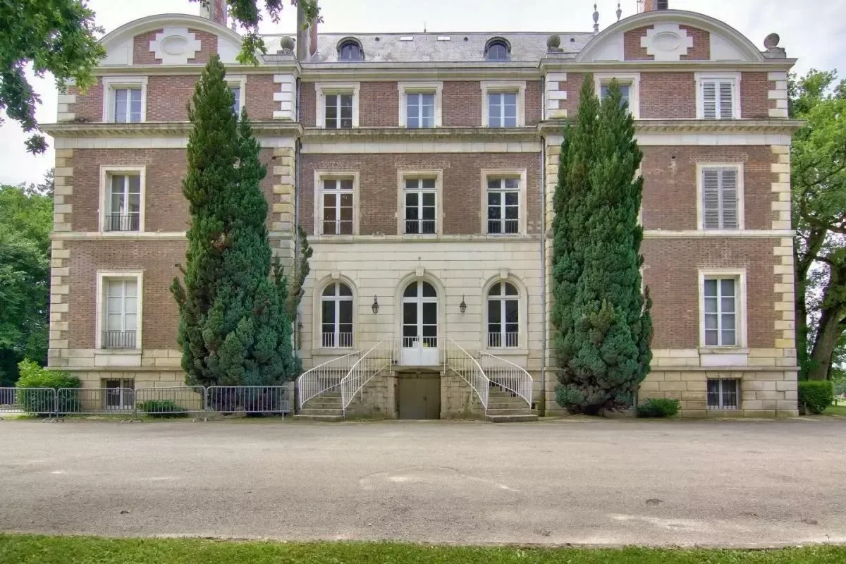 Brannay, Bourgogne-Franche-Comté, France. - Photo 18