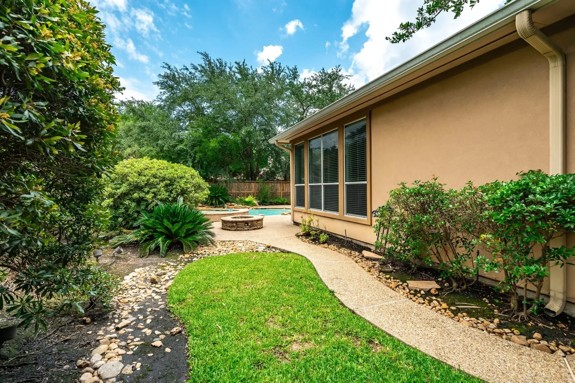 187 E Lansdowne Circle, The Woodlands, TX 77382, The Woodlands, Texas, United States. - Photo 1
