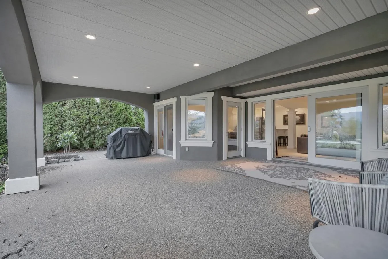 Exterior photo 5