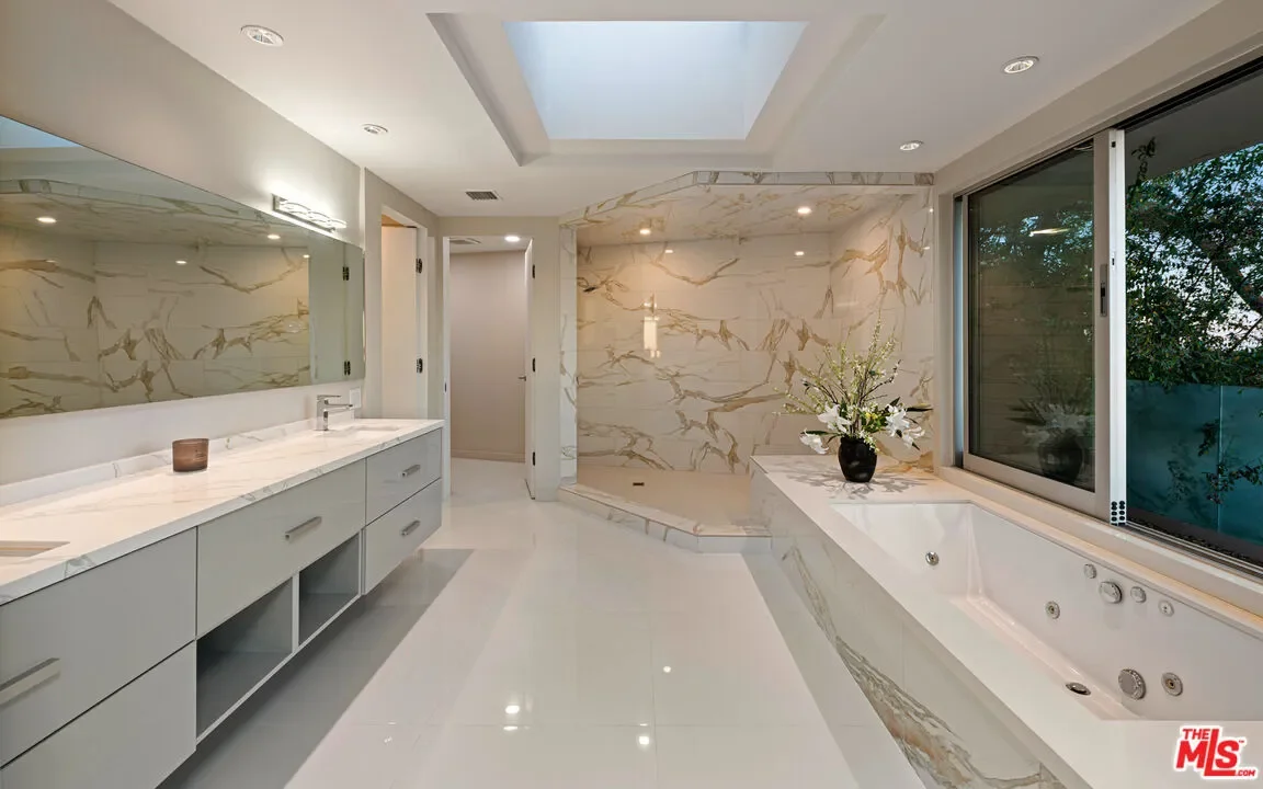 8515 Hedges Way, Los Angeles, California, United States. - Photo 4