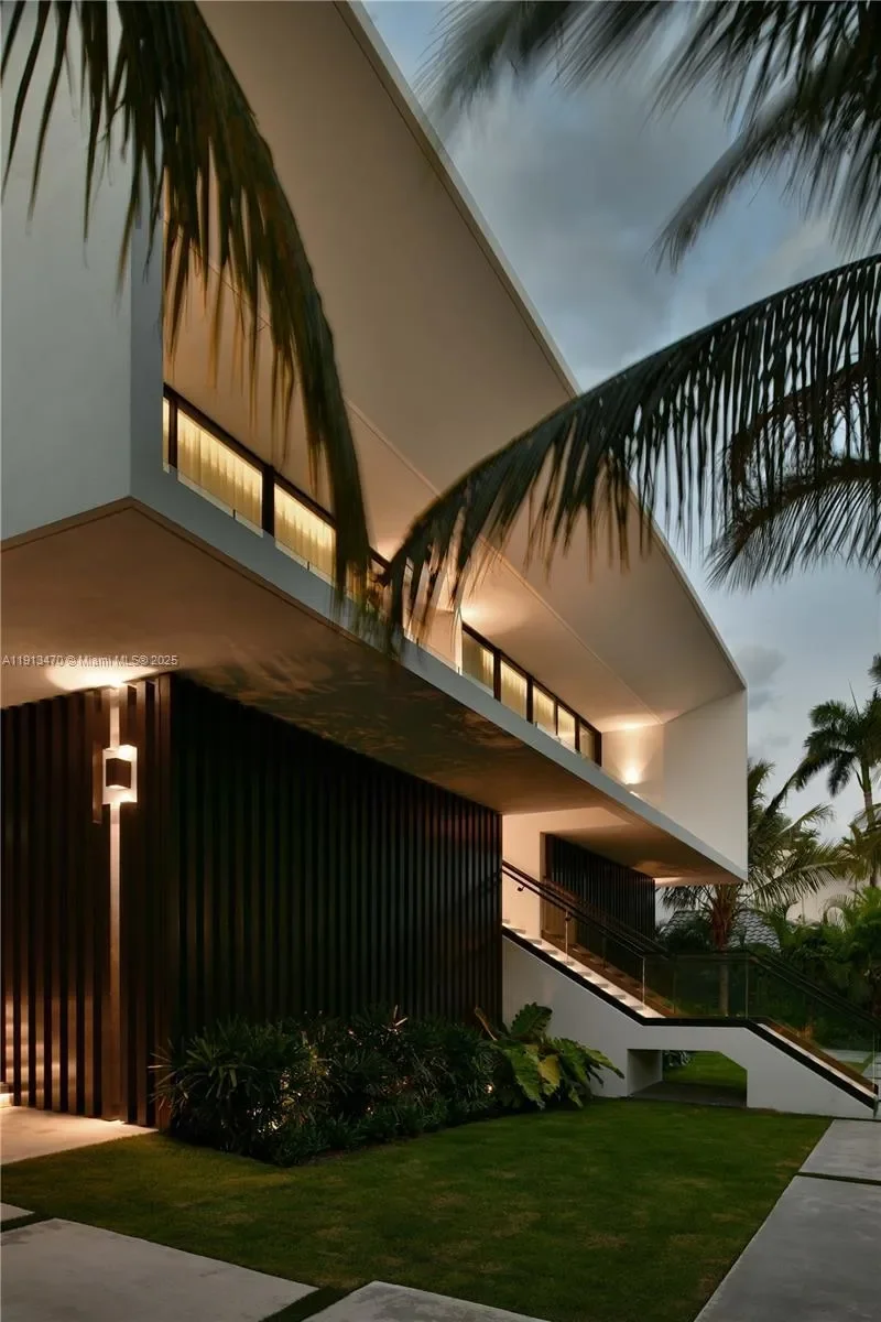 375 N Hibiscus Dr, Miami Beach, Florida, United States. - Photo 34