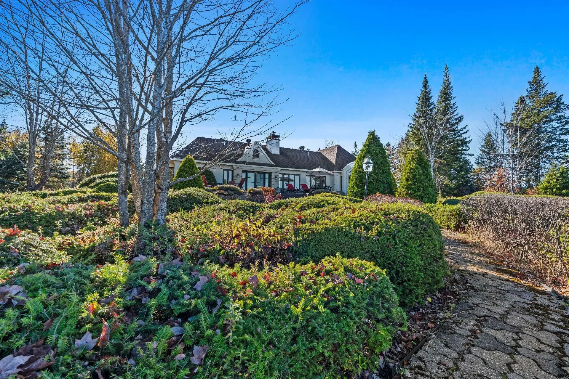 Exterior photo 6
