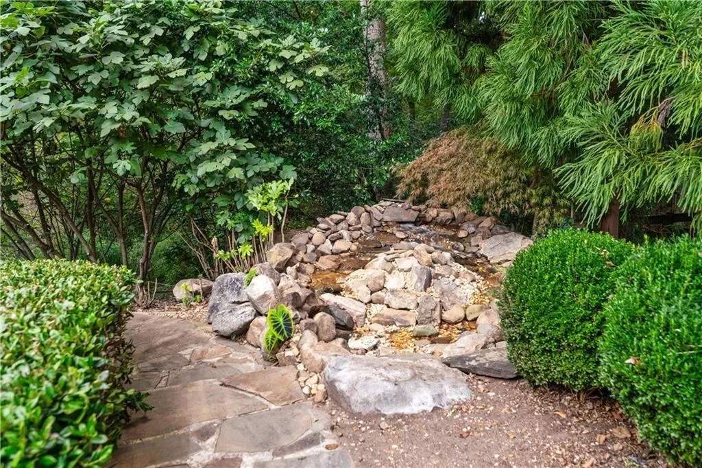 7300 Chattahoochee Bluff Drive, Atlanta, Georgia, United States. - Photo 18
