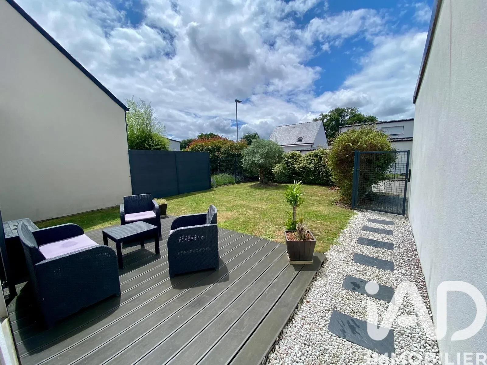 Exterior photo 5