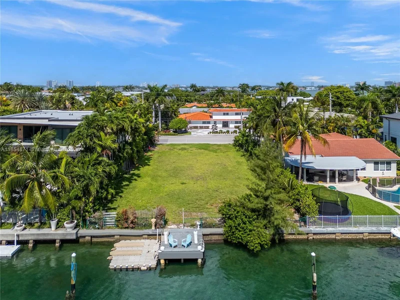 10201 E Broadview Dr, Bal Harbour, Florida, United States. - Photo 9