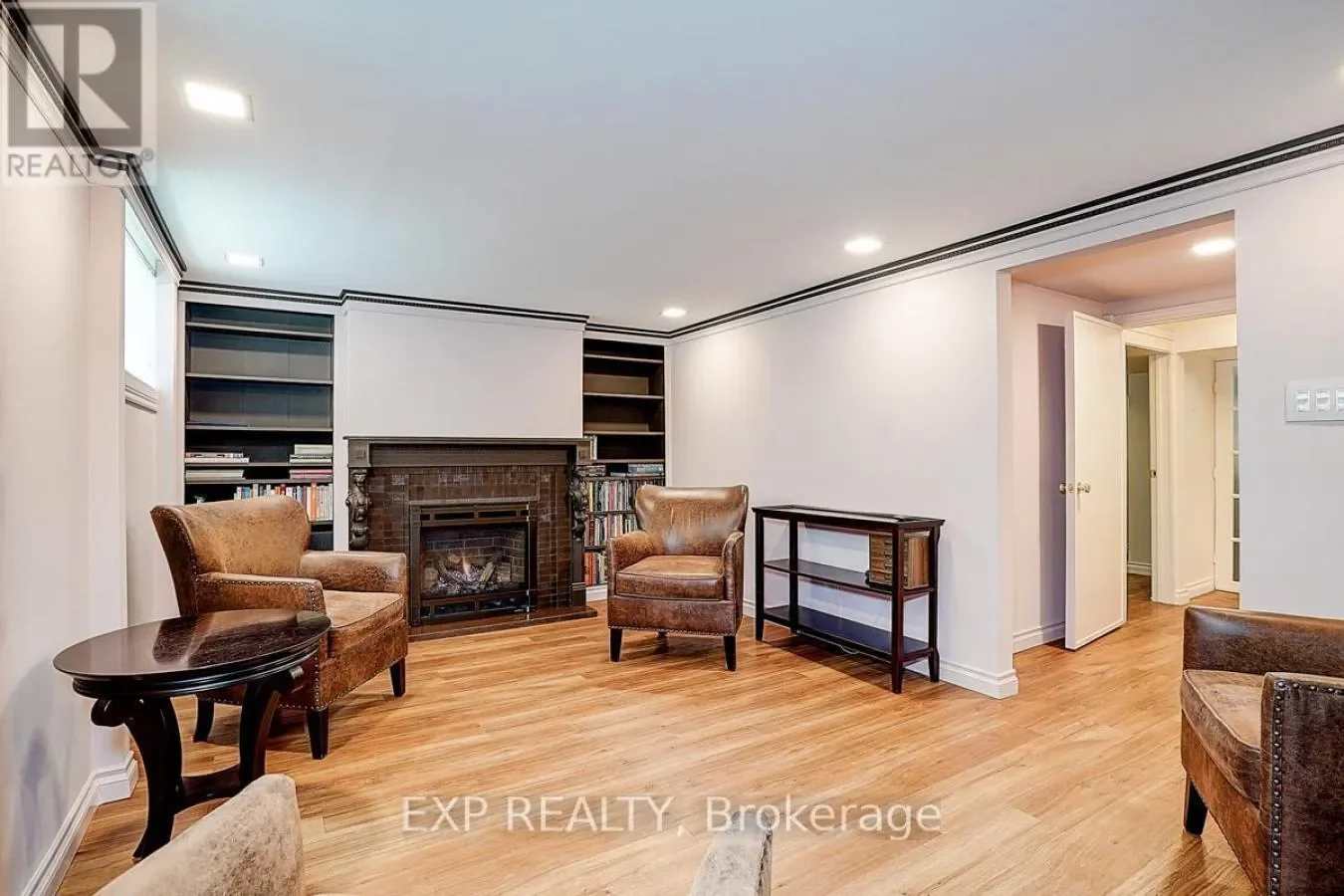 62 KEMPSELL CRESCENT