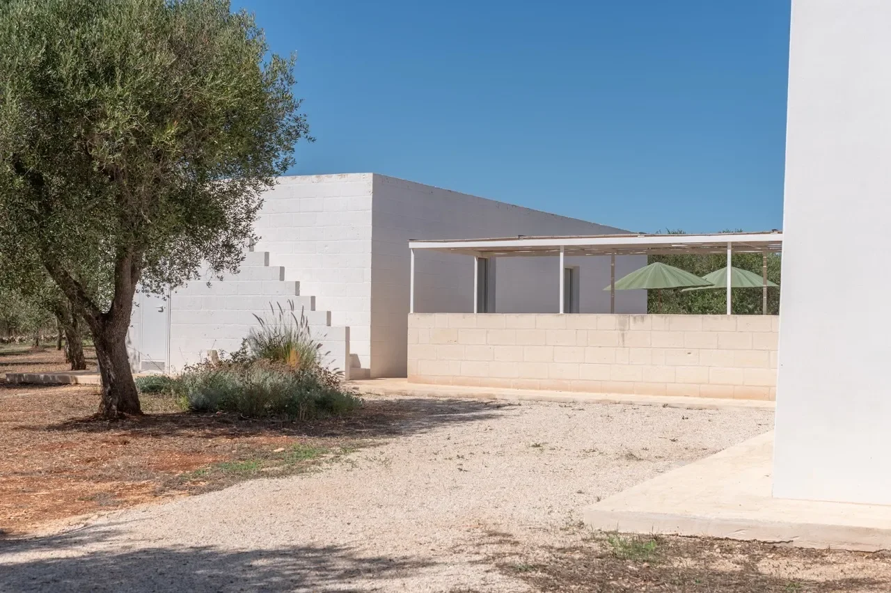 Exterior photo 3