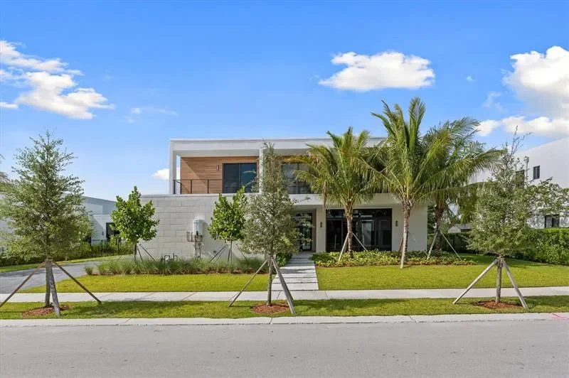 Exterior photo 9