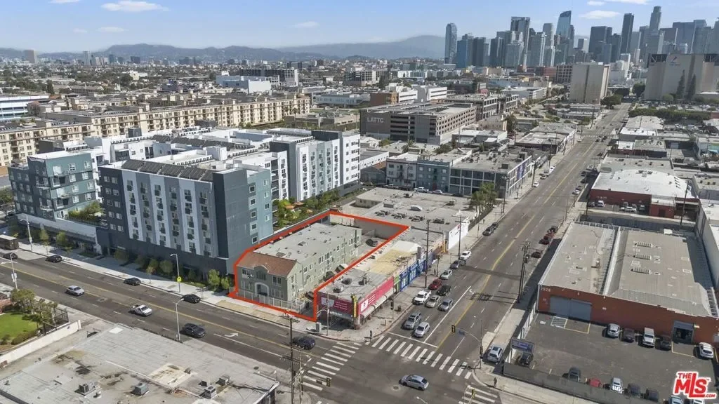 225 W Adams Boulevard, Los Angeles, California, United States. - Photo 29