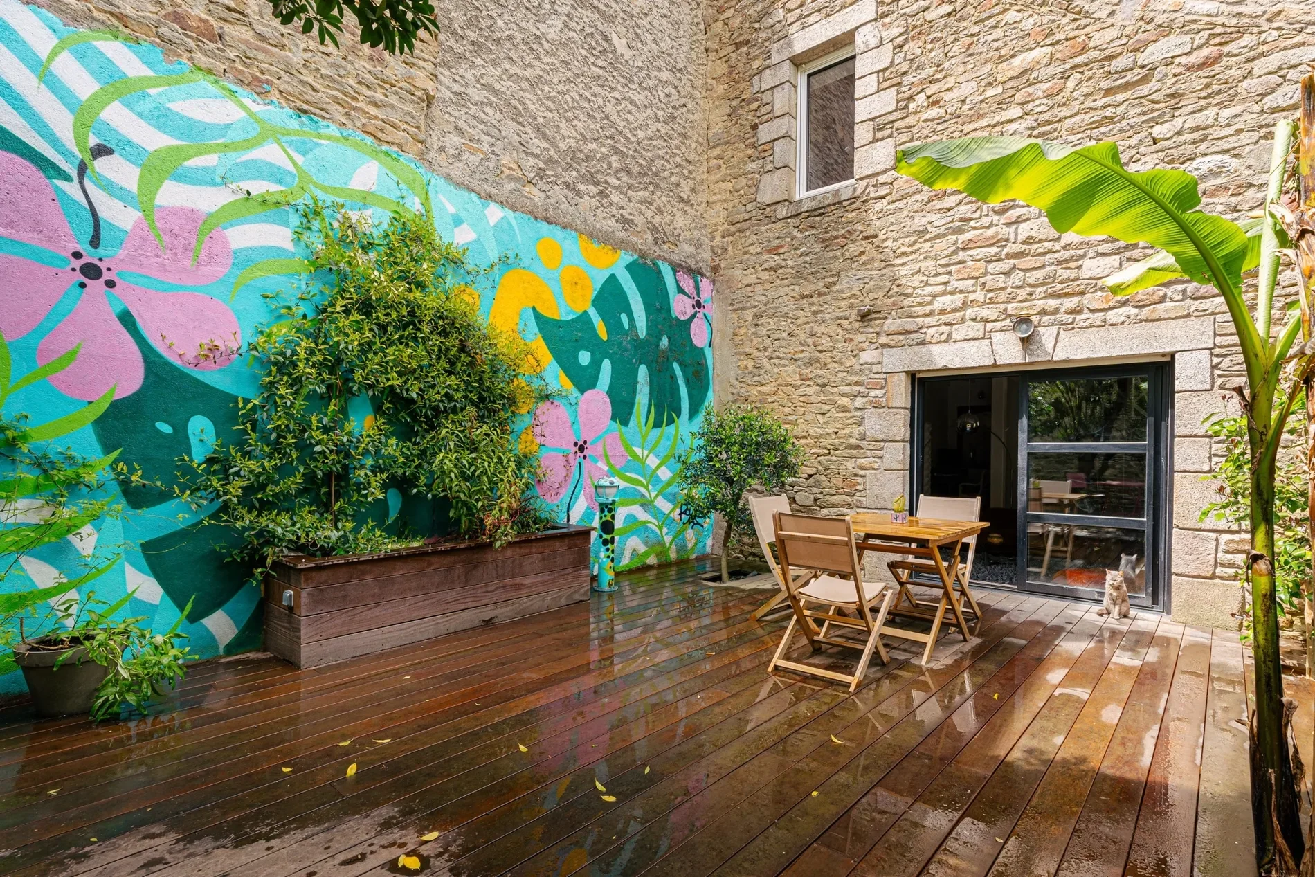Exterior photo 3