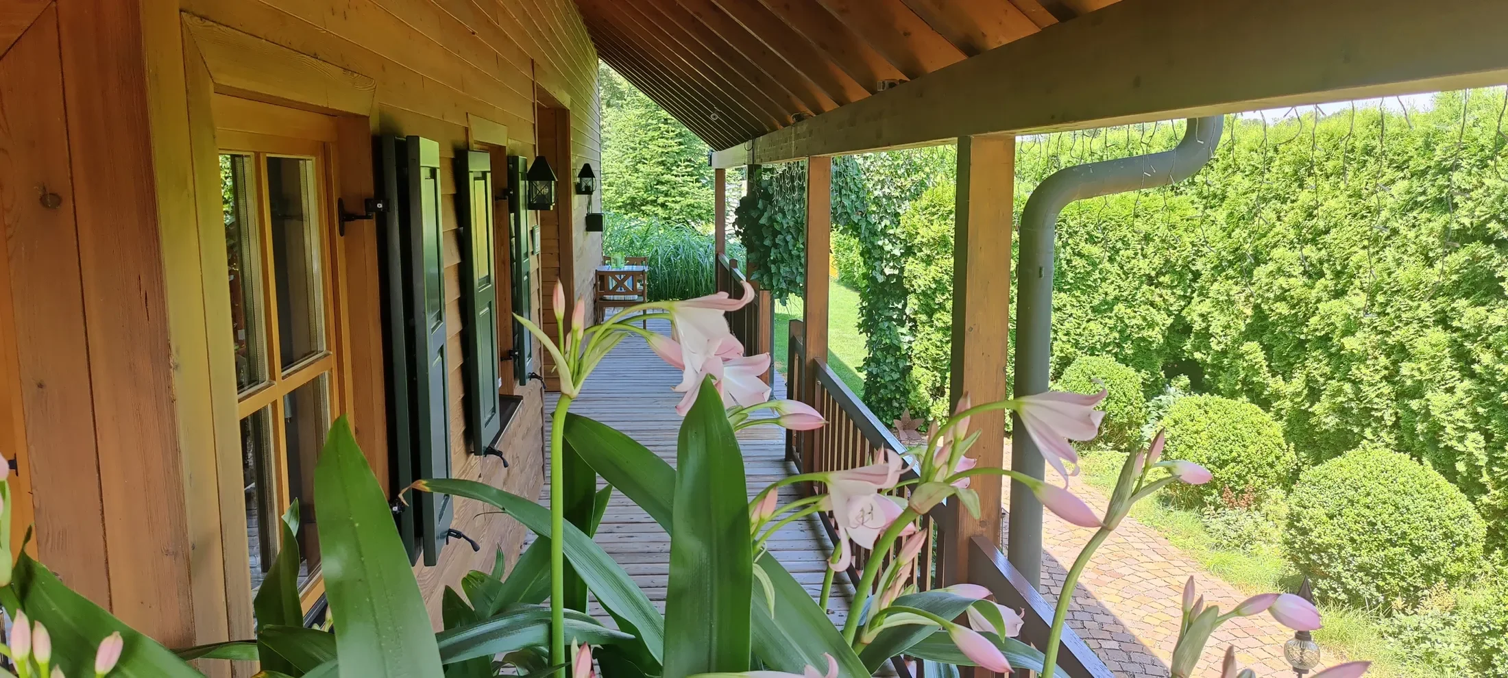 Exterior photo 3