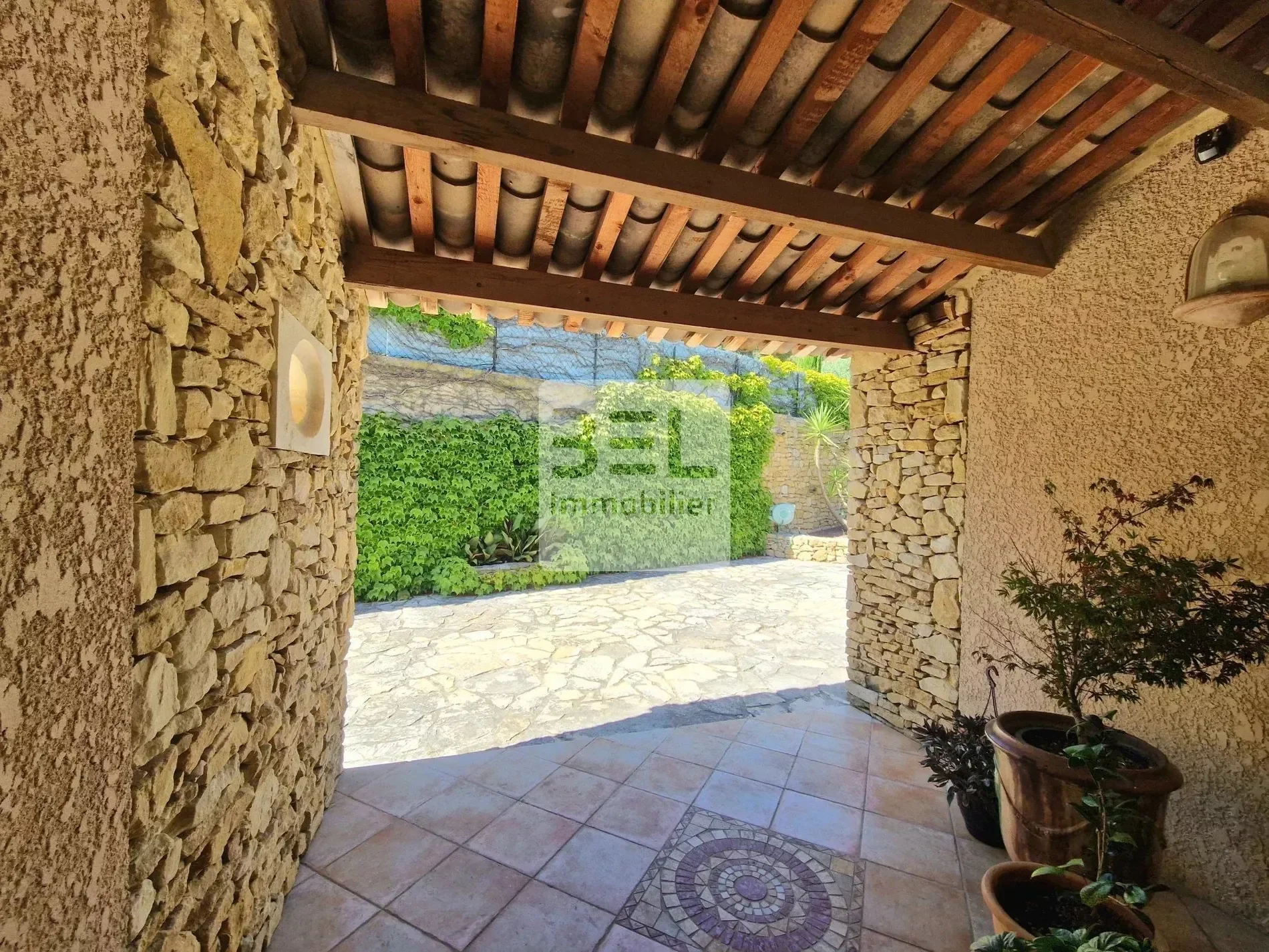 Exterior photo 7