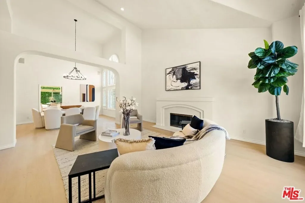 22248 Cairnloch Street, Hidden Hills, California, United States. - Photo 6