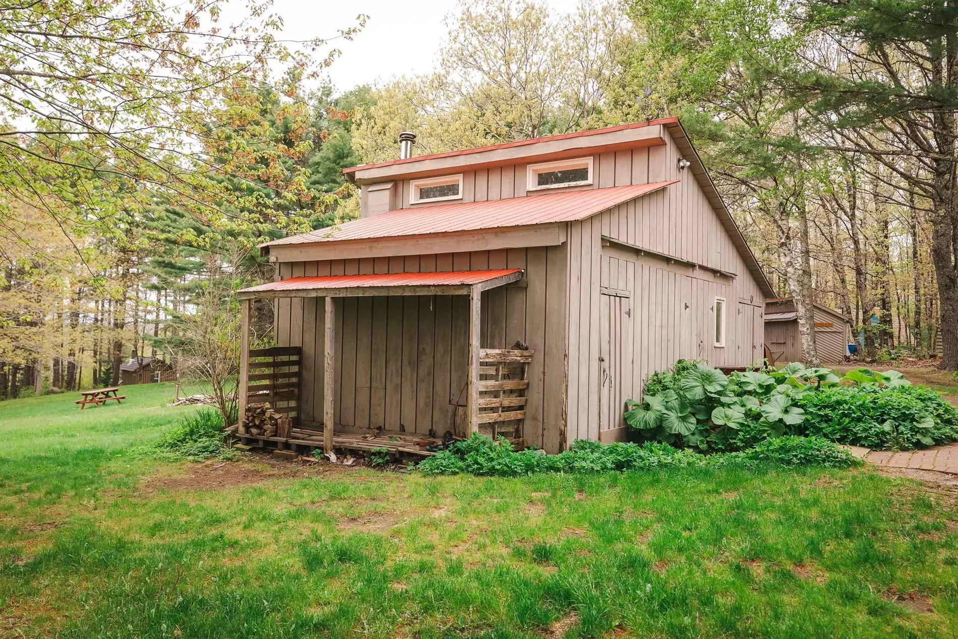 Exterior photo 5