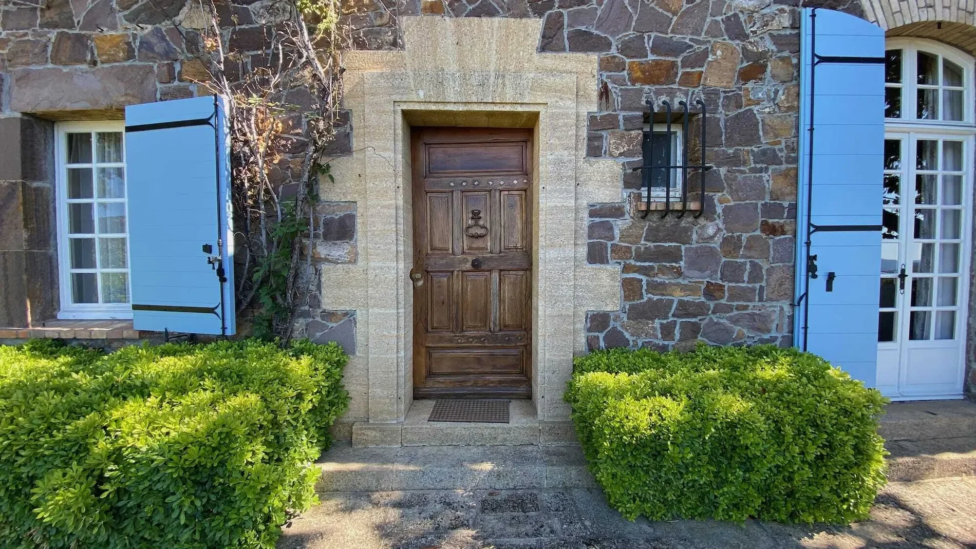 Exterior photo 4