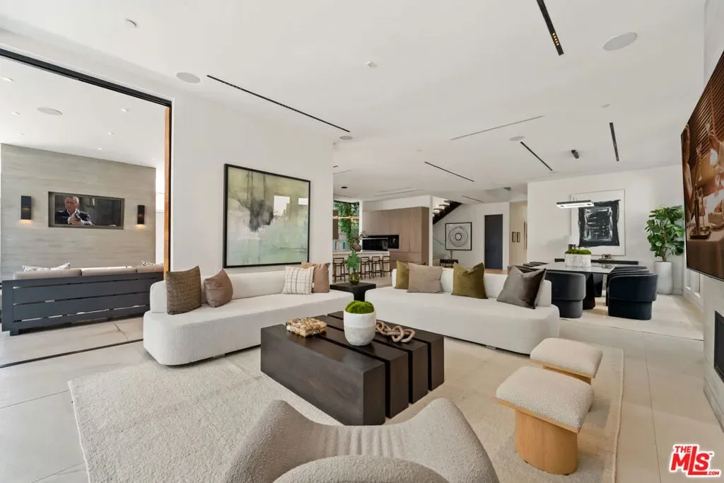 818 N Curson Avenue, Los Angeles, California, United States. - Photo 34