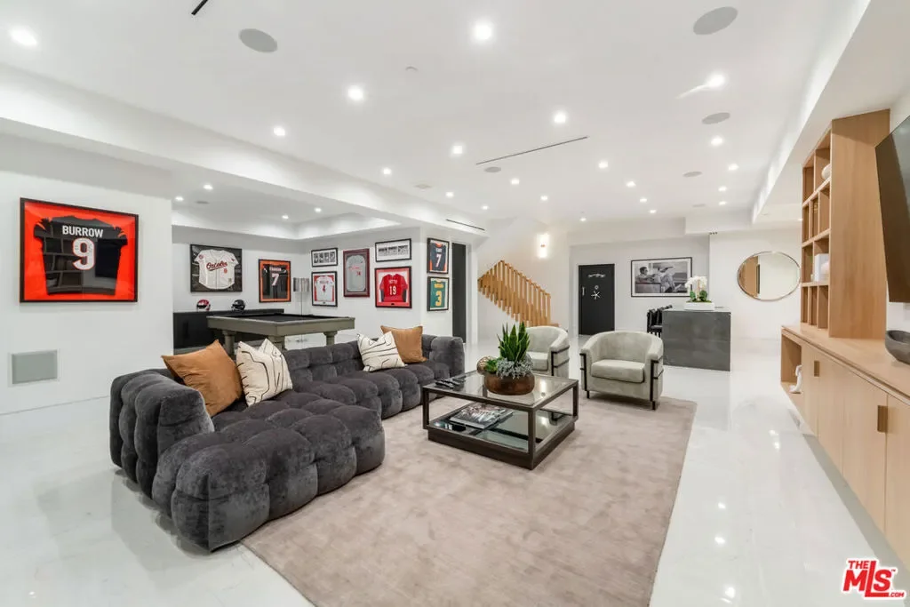17228 Otsego Street, Los Angeles, California, United States. - Photo 17