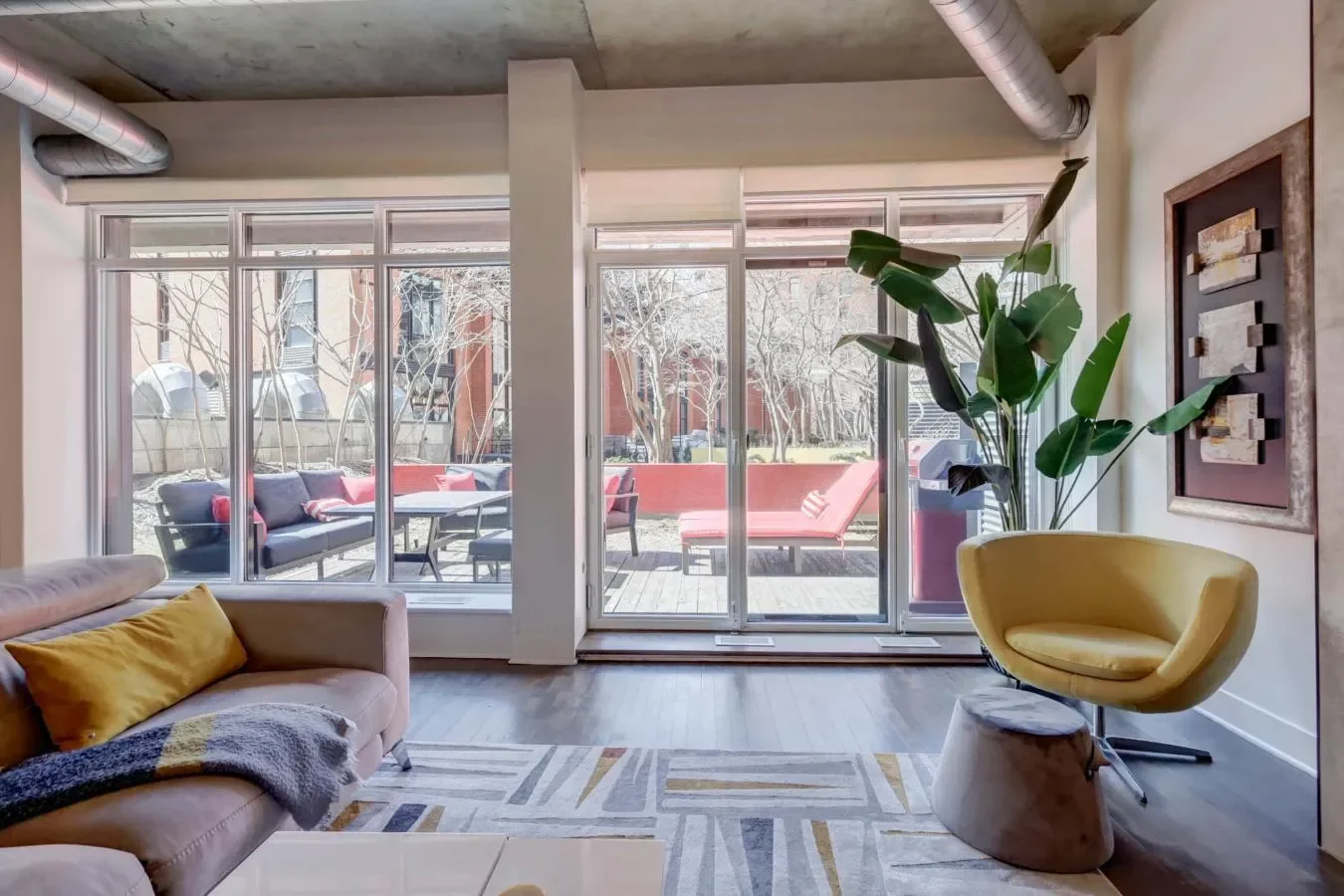 555, Rue de la Commune Ouest, Montréal, Quebec, Canada. - Photo 19