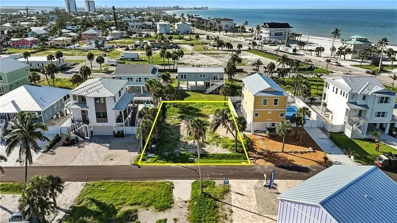 130 Mid Island DR, Fort Myers Beach, Florida, United States. - Photo 3