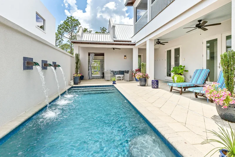 Single Family Residence in Santa Rosa Beach