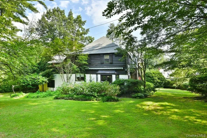 1 Linford Road, Great Neck, NY 11021, Great Neck, New York, United States. - Photo 21