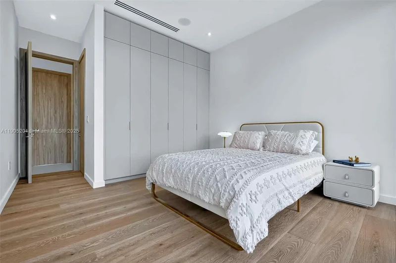 1021 W 46th St, Miami Beach, Florida, United States. - Photo 2