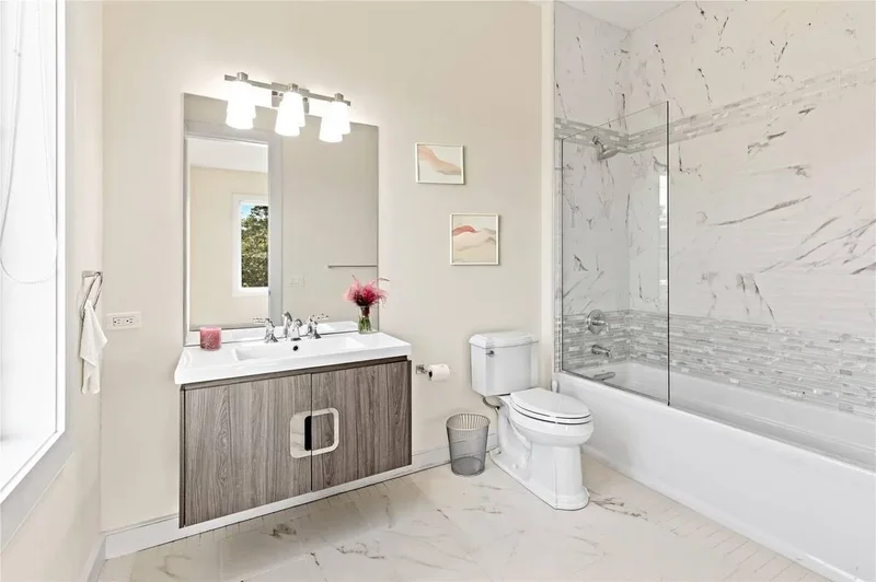 89 Old Canoe Place Road, Hampton Bays, New York, United States. - Photo 35