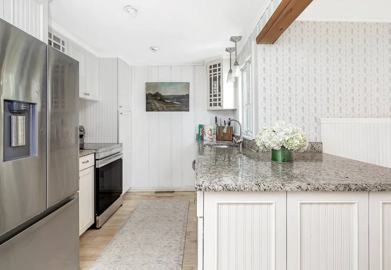 8 Lawrence Avenue , Hampton Bays, NY 11946, Hampton Bays, New York, United States. - Photo 6