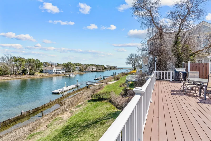 Waterfront Paradise!