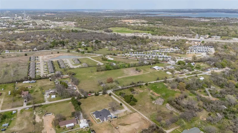 924 Fox Lane Road, Azle, TX 76020, Azle, Texas, United States. - Photo 14