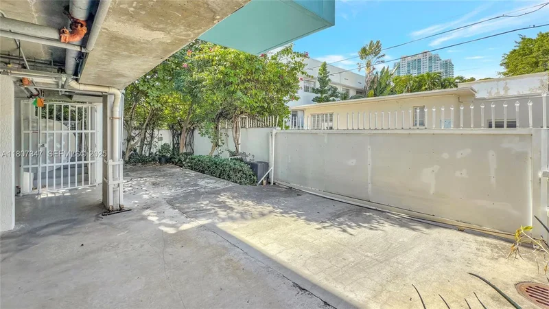734 Michigan Ave 7, Miami Beach, Florida, United States. - Photo 32