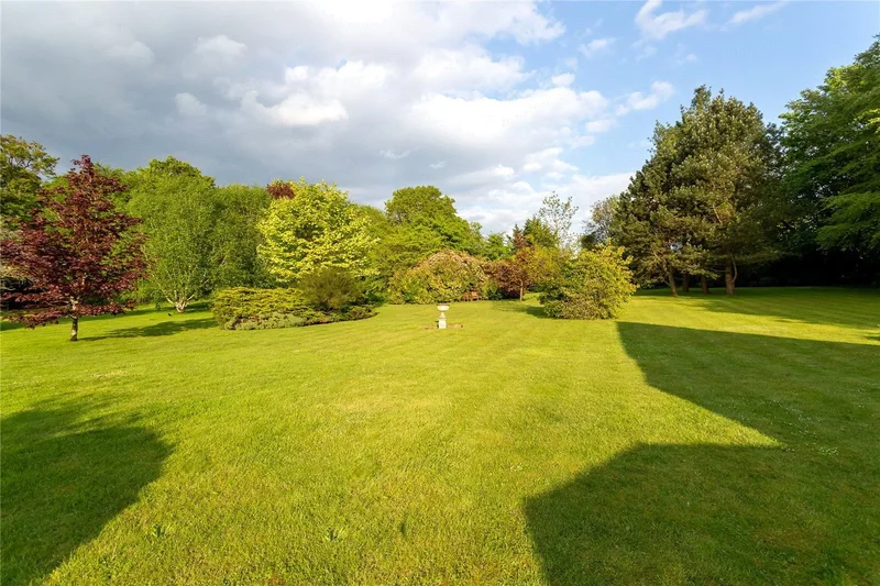 Coulsdon, England, United Kingdom. - Photo 2