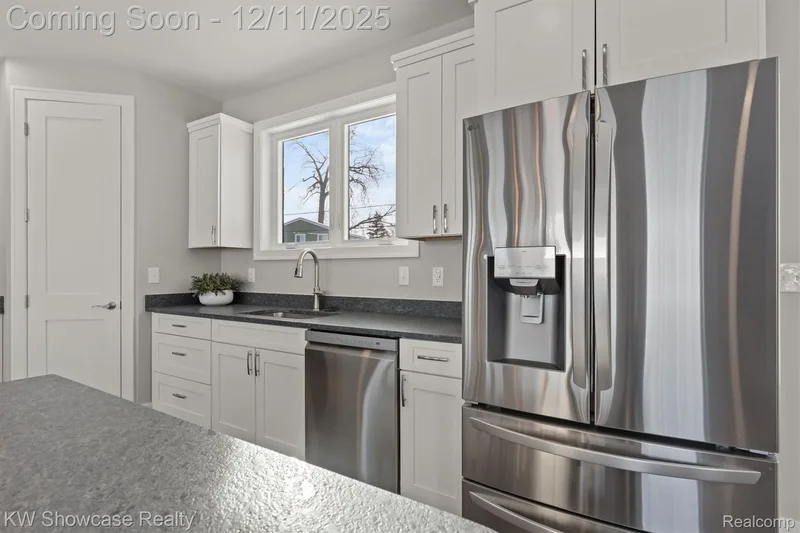 9090 Buckingham Street, White Lake Charter Township, MI 48386, Pontiac, Michigan, United States. - Photo 17
