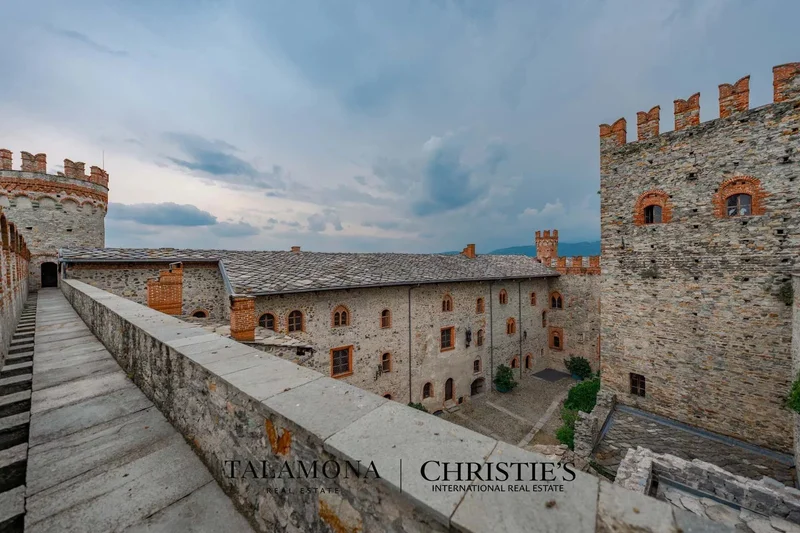 Montalto Dora, Italy. - Photo 59
