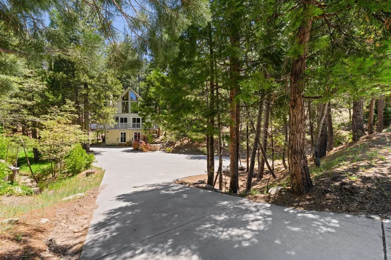 635 Grass Valley Road , Lake Arrowhead, CA 92352, Lake Arrowhead, California, United States. - Photo 33