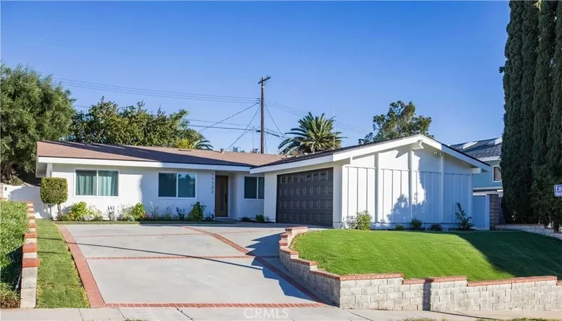 11722 Hayvenhurst, Los Angeles, California, United States. - Photo 34
