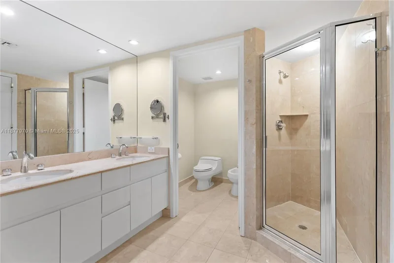 848 Brickell Key Dr 2502, Miami, Florida, United States. - Photo 23