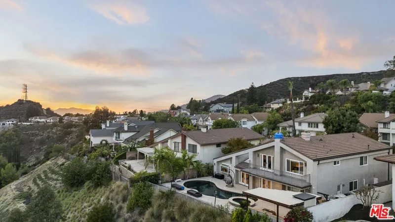2427 Flintridge Drive, Glendale, California, United States. - Photo 14