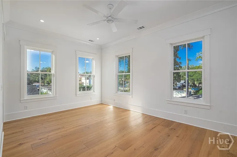 312 W 38th Street, Savannah, Georgia, United States. - Photo 13