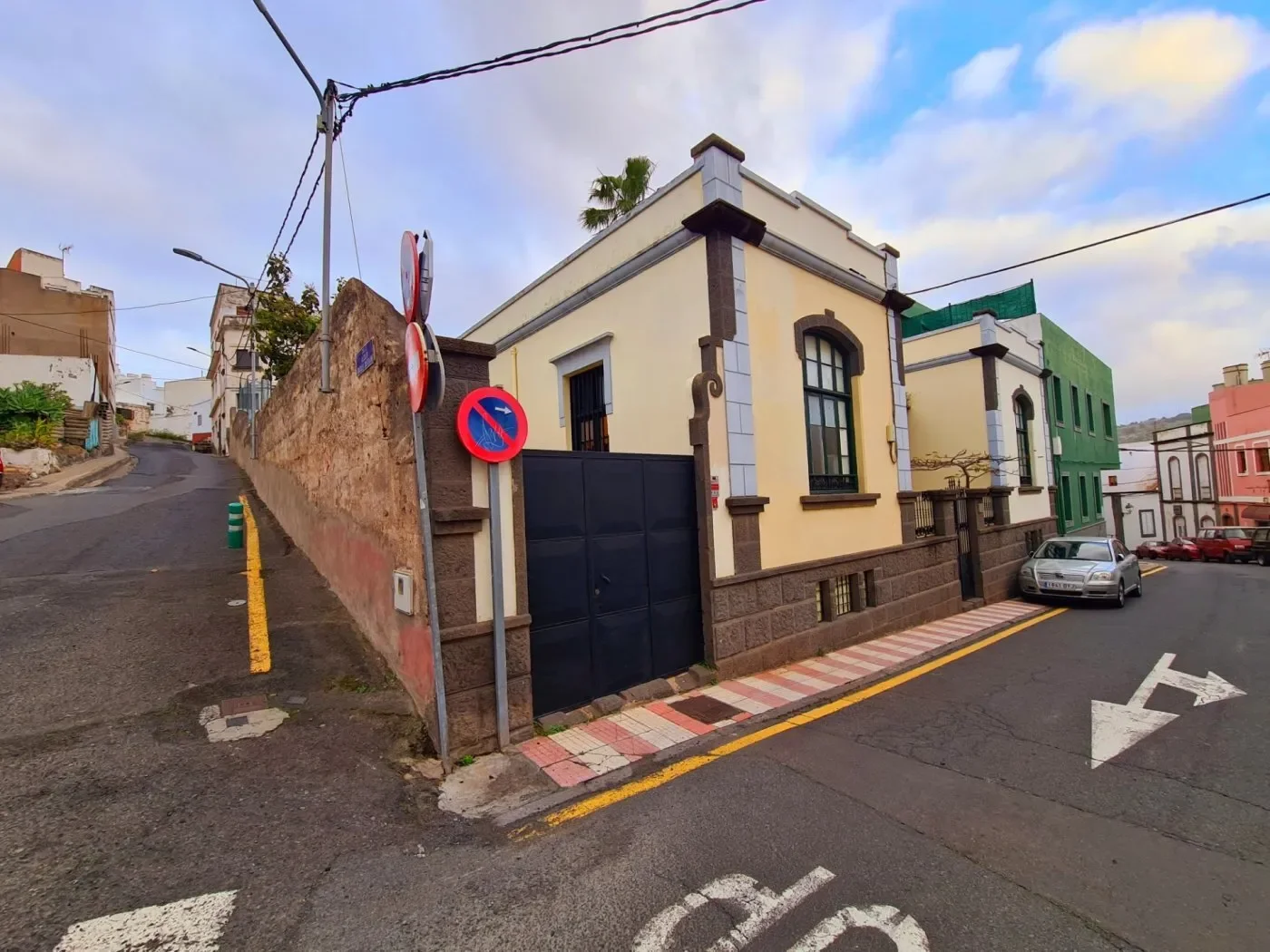 Exterior photo 4