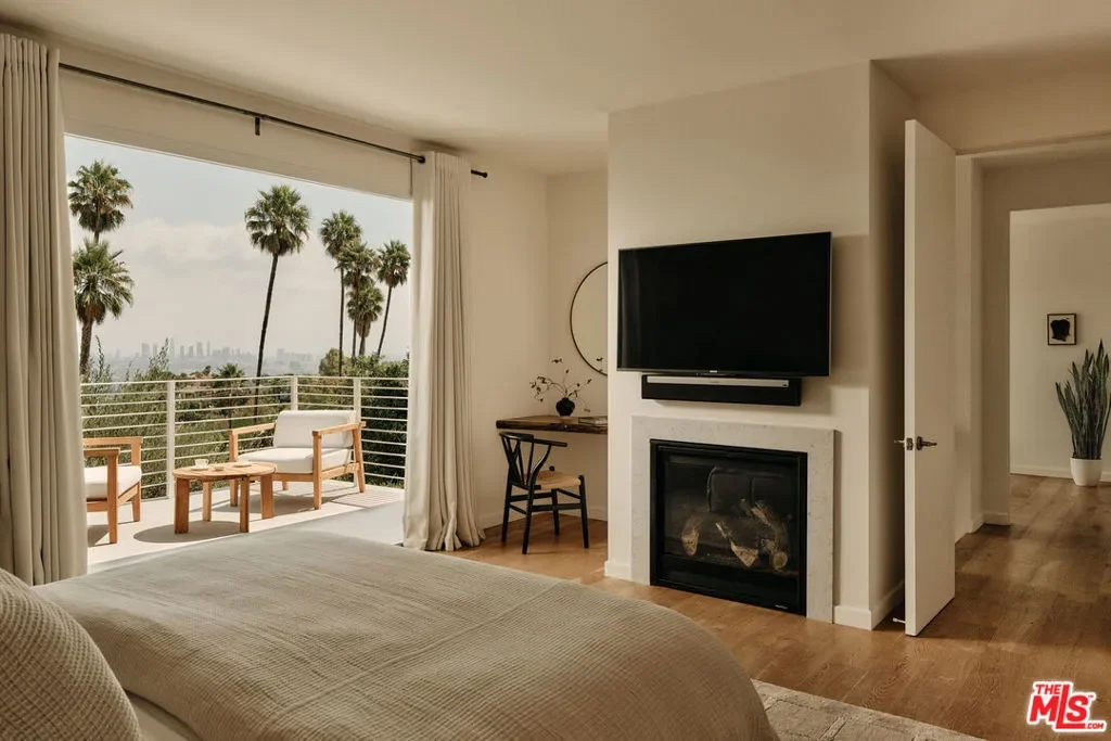 2635 Carman Crest Drive, Los Angeles, California, United States. - Photo 9