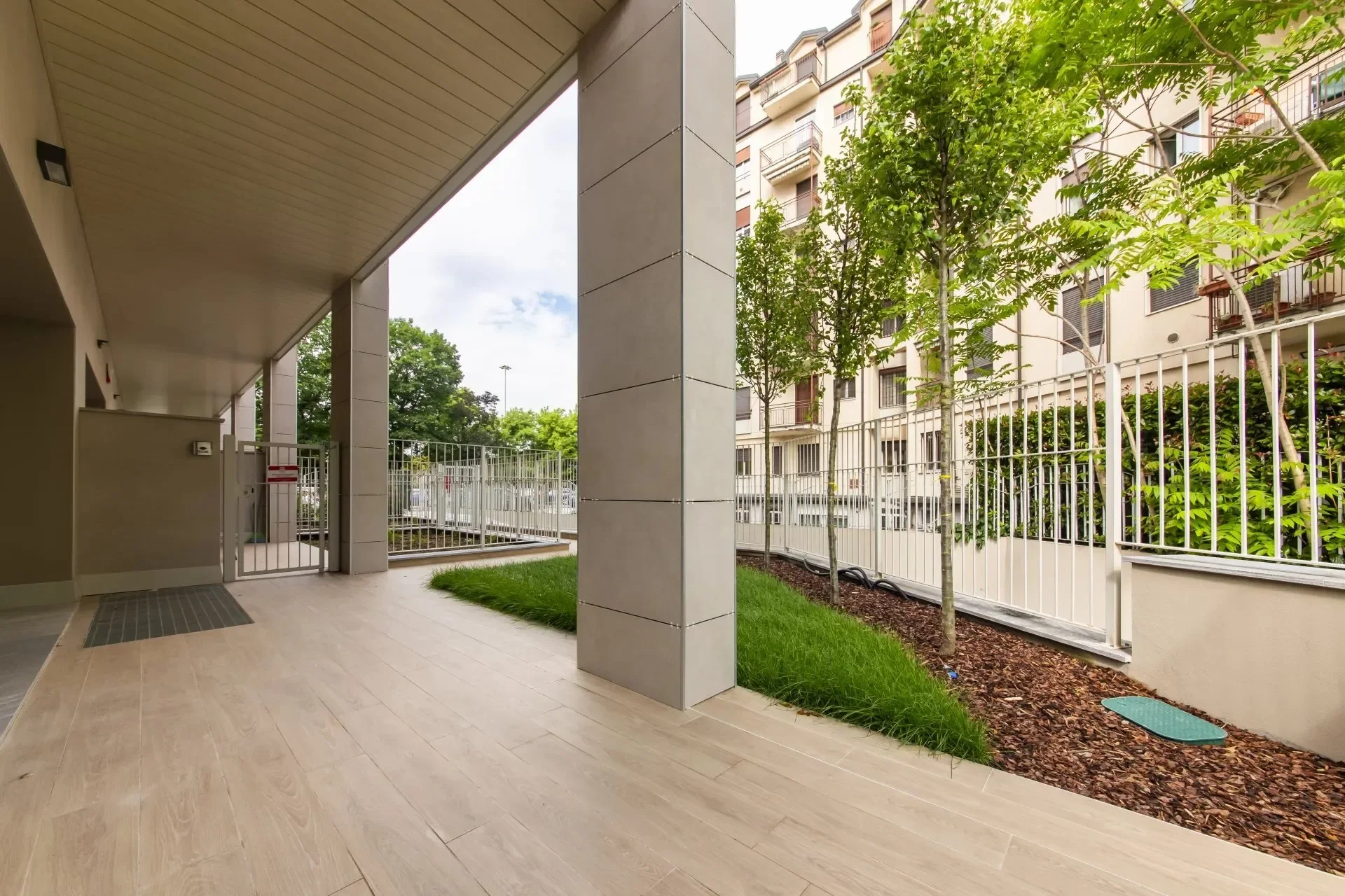 Exterior photo 10