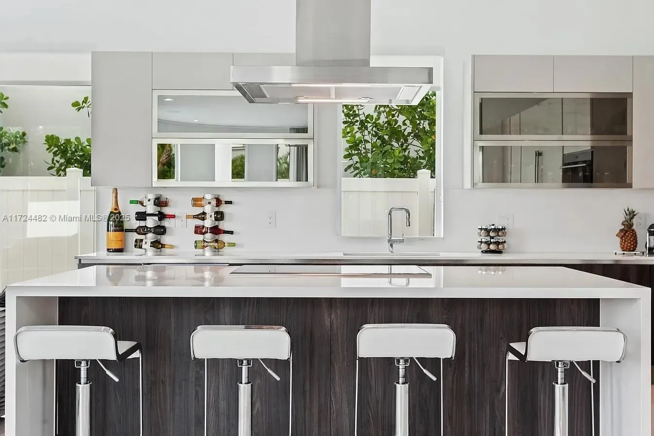6821 NW 104th Ct, Doral, Florida, United States. - Photo 9