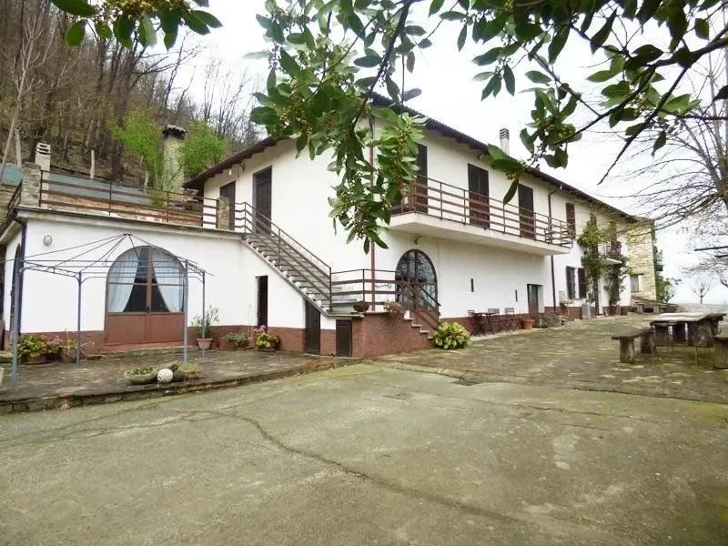 Exterior photo 4