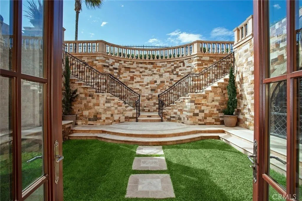 12 Skyridge, Newport Beach, California, United States. - Photo 22